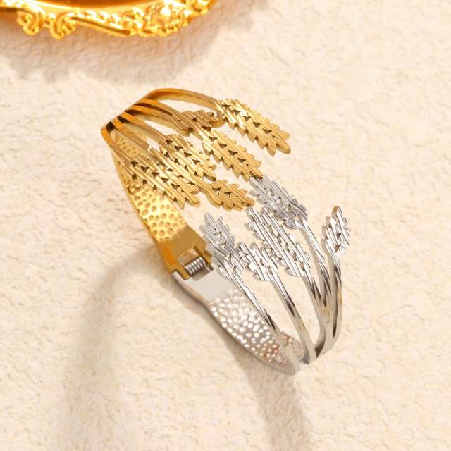 New Stainless Steel bangle two tone Hollow Four-leaf Flower Exaggerated bangle bracelet