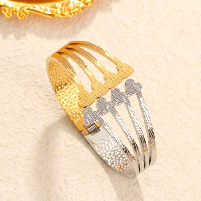 New Stainless Steel bangle two tone Hollow Four-leaf Flower Exaggerated bangle bracelet