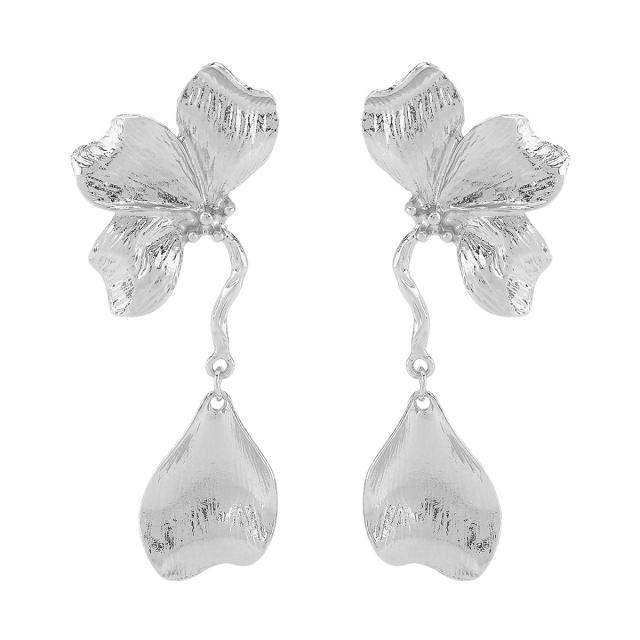 Exaggerated Alloy Simple Flower Earrings