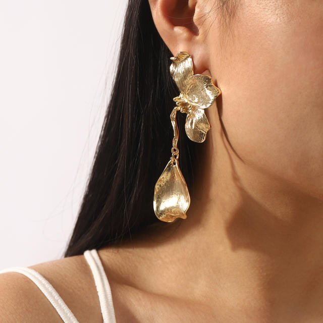 Exaggerated Alloy Simple Flower Earrings