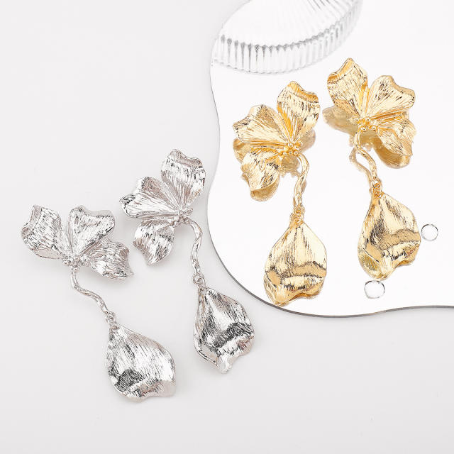Exaggerated Alloy Simple Flower Earrings
