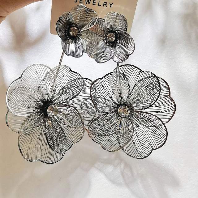Original golden pendant hollow leaf flower earrings