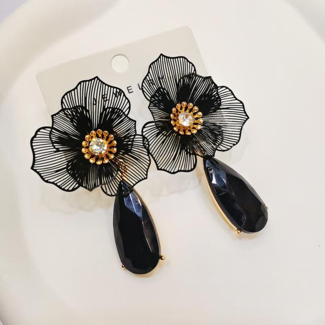 Hollow-out Blade Flower with Zirconium Earrings