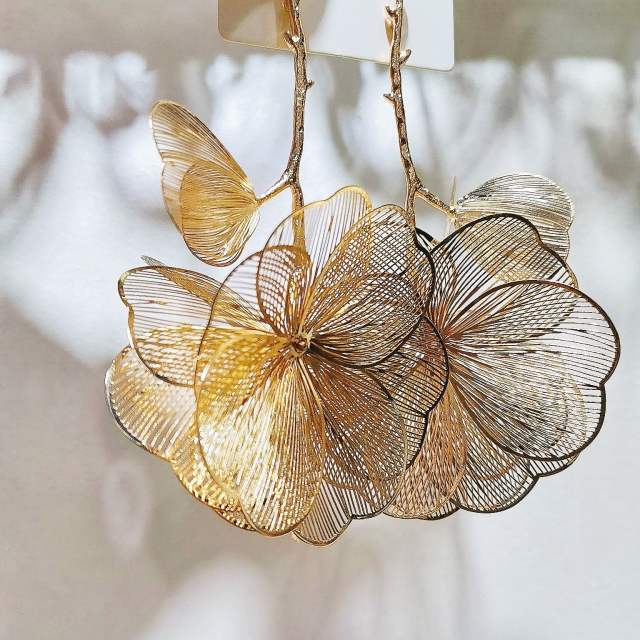 Golden Drop Sense Hollow Large Leaf Flower Earrings Exaggerated Atmospheric Earrings