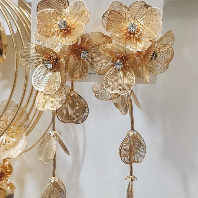 Metal Exaggerated Leaves Flower Tassel Earrings