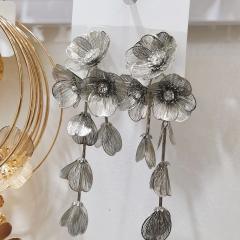 Metal Exaggerated Leaves Flower Tassel Earrings