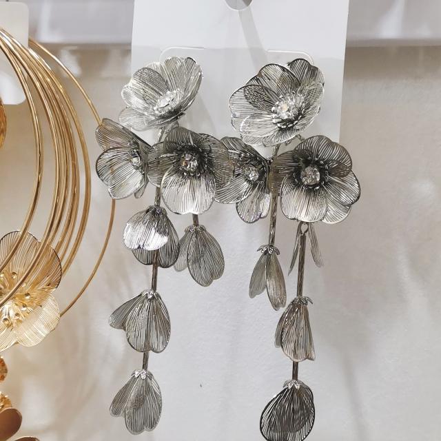 Metal Exaggerated Leaves Flower Tassel Earrings