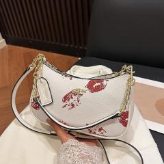2025 hot sale heart strawberry print women shoulder bag popular bag