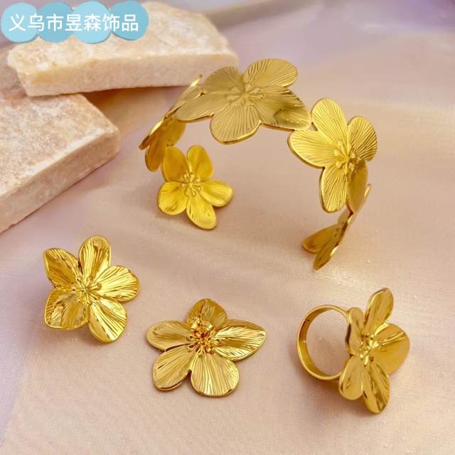 French retro palace style stainless steel jewelry suit golden flower simple all-match earrings ring bracelet suit