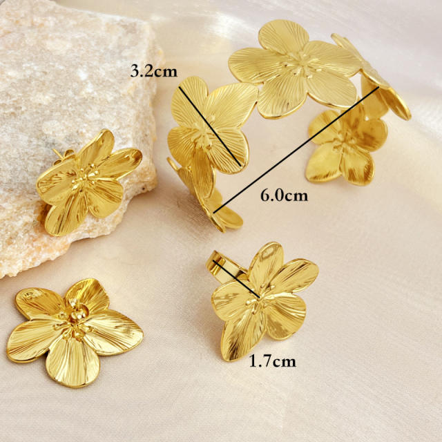 French retro palace style stainless steel jewelry suit golden flower simple all-match earrings ring bracelet suit