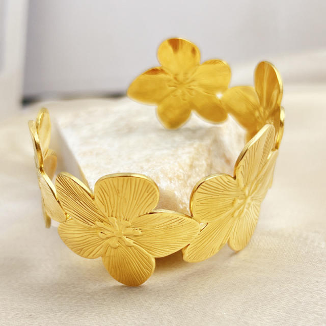 French retro palace style stainless steel jewelry suit golden flower simple all-match earrings ring bracelet suit