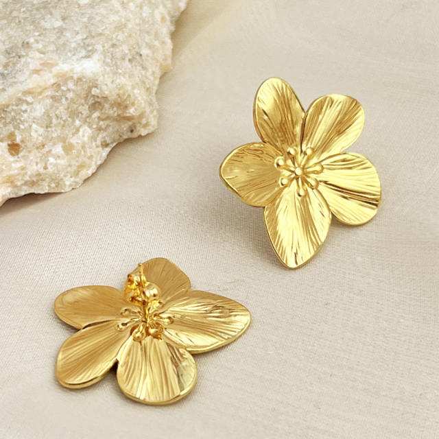 French retro palace style stainless steel jewelry suit golden flower simple all-match earrings ring bracelet suit