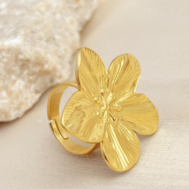 French retro palace style stainless steel jewelry suit golden flower simple all-match earrings ring bracelet suit