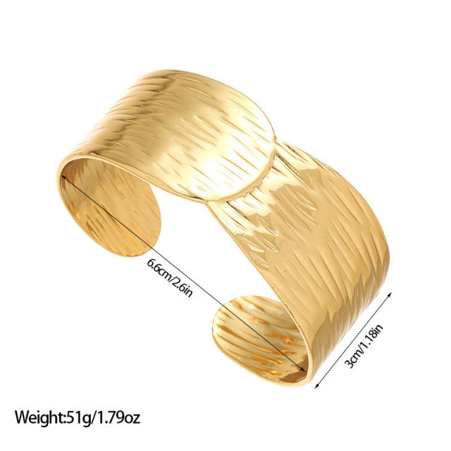 Exaggerated Gold-Plated Non-Fading flower leaf hammer pattern bangle bracelet arm bangle