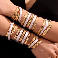 18KG hammer pattern two tone geometric line stainless steel bangle arm bangle