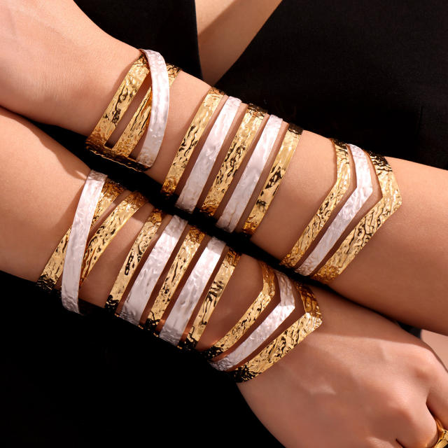 18KG hammer pattern two tone geometric line stainless steel bangle arm bangle