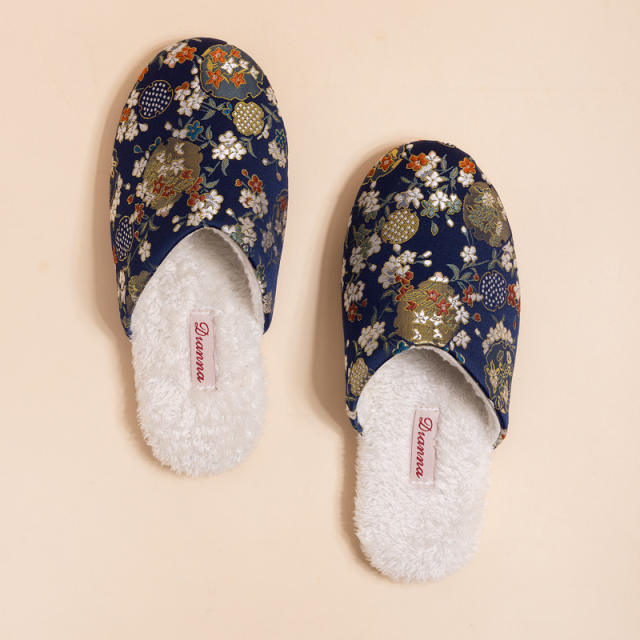 New Chinese Style Elegant Embroidered Slippers Couple Non-Slip Household Indoor Home Slippers
