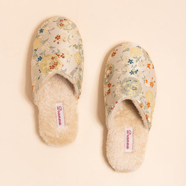 New Chinese Style Elegant Embroidered Slippers Couple Non-Slip Household Indoor Home Slippers