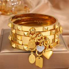 18KG punk trend rivet heart charm stainless steel bangle bracelet
