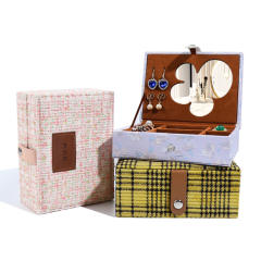 Portable flip jewelry box storage box with mirror snap jewelry storage box