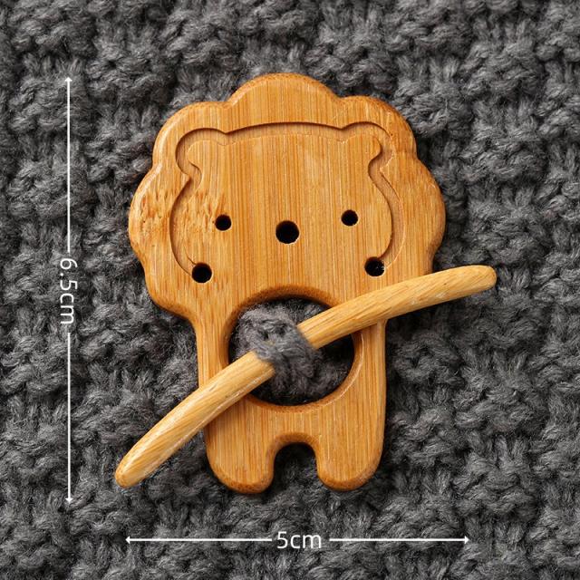 New Brooch pin with wooden animal pattern wooden animal Brooch gift