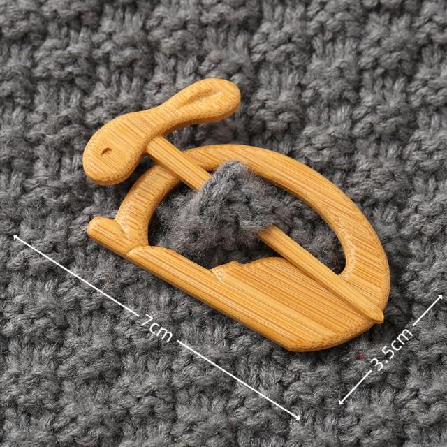 New Brooch pin with wooden animal pattern wooden animal Brooch gift