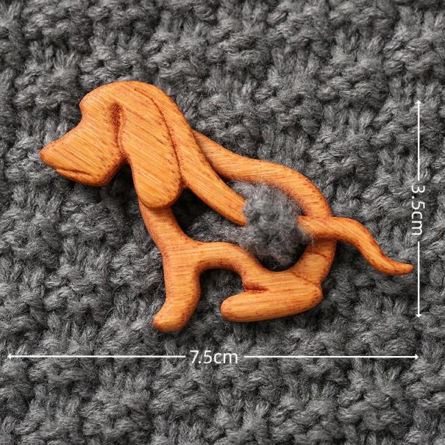 New Brooch pin with wooden animal pattern wooden animal Brooch gift