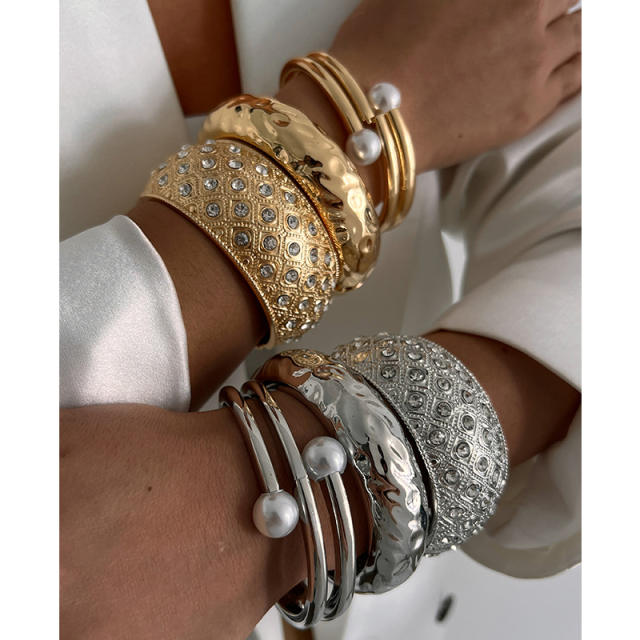 Exaggerated fashion pearl Joker bangle female personality diamond alloy bangle set
