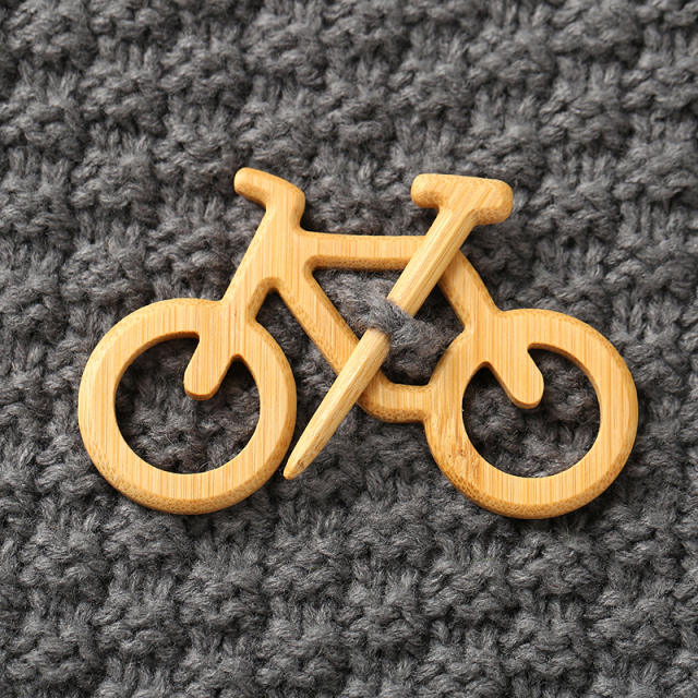 New Brooch pin with wooden animal pattern wooden animal Brooch gift