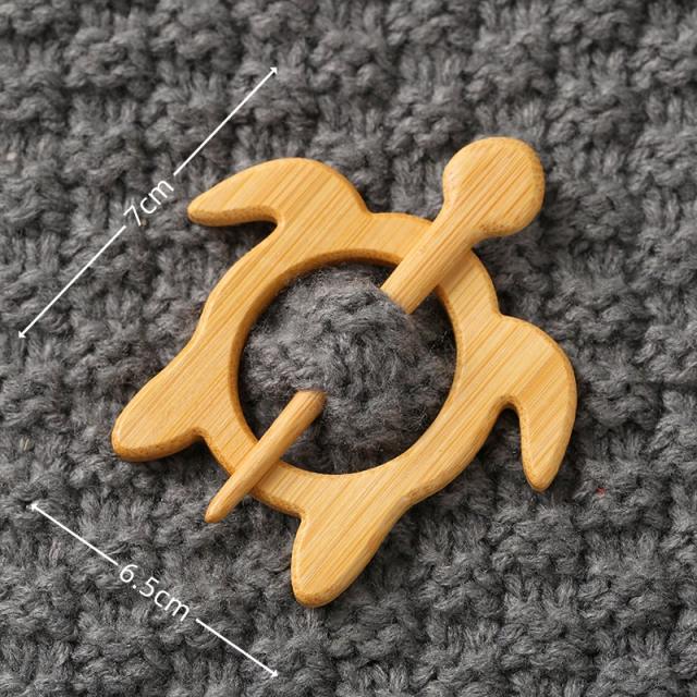 New Brooch pin with wooden animal pattern wooden animal Brooch gift