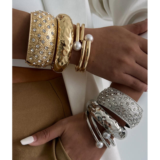 Exaggerated fashion pearl Joker bangle female personality diamond alloy bangle set