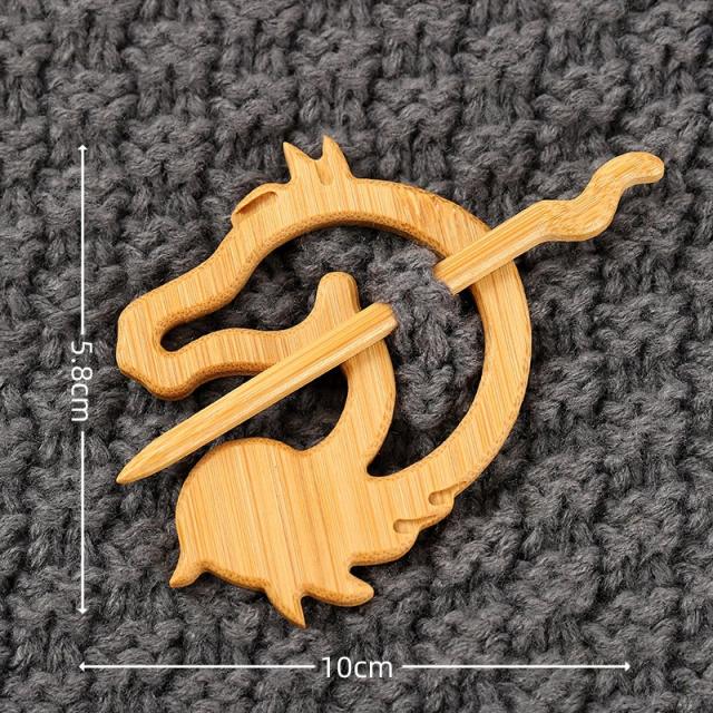 New Brooch pin with wooden animal pattern wooden animal Brooch gift