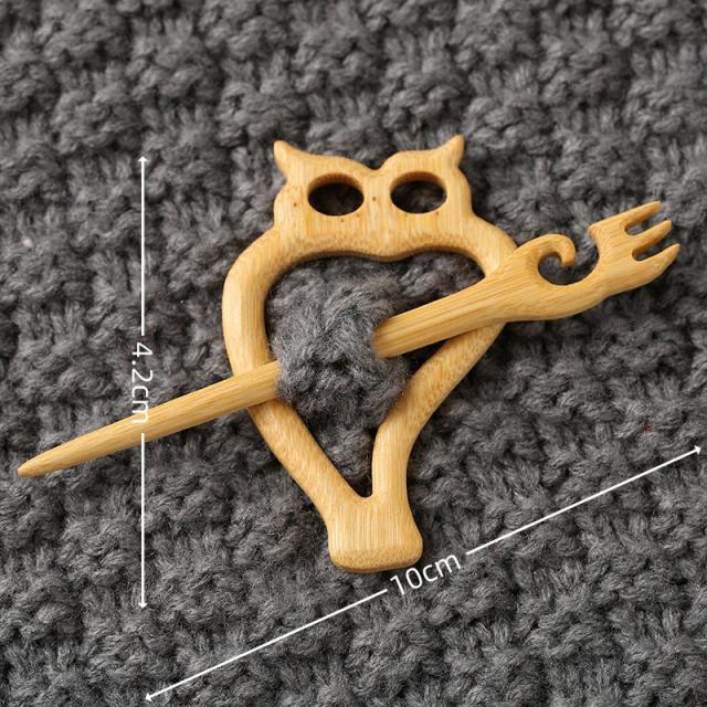 New Brooch pin with wooden animal pattern wooden animal Brooch gift