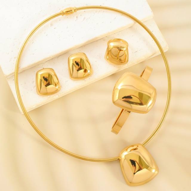 Hot sale 4pcs set stainless steel choker necklace bangle earrings rings suit