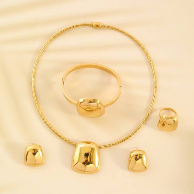 Hot sale 4pcs set stainless steel choker necklace bangle earrings rings suit
