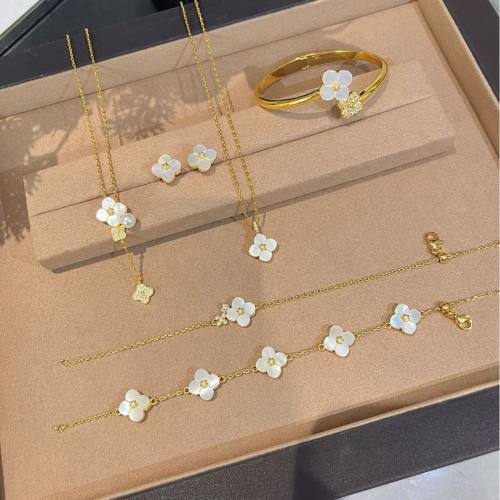 French Retro Four-Leaf Flower White Shell Tassel Necklace Five-Flower Bracelet suit
