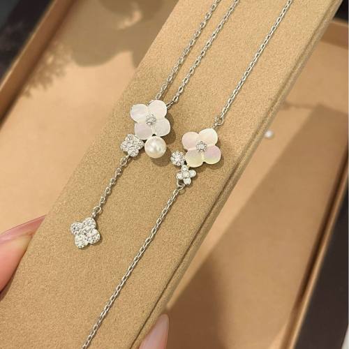 French Retro Four-Leaf Flower White Shell Tassel Necklace Five-Flower Bracelet suit