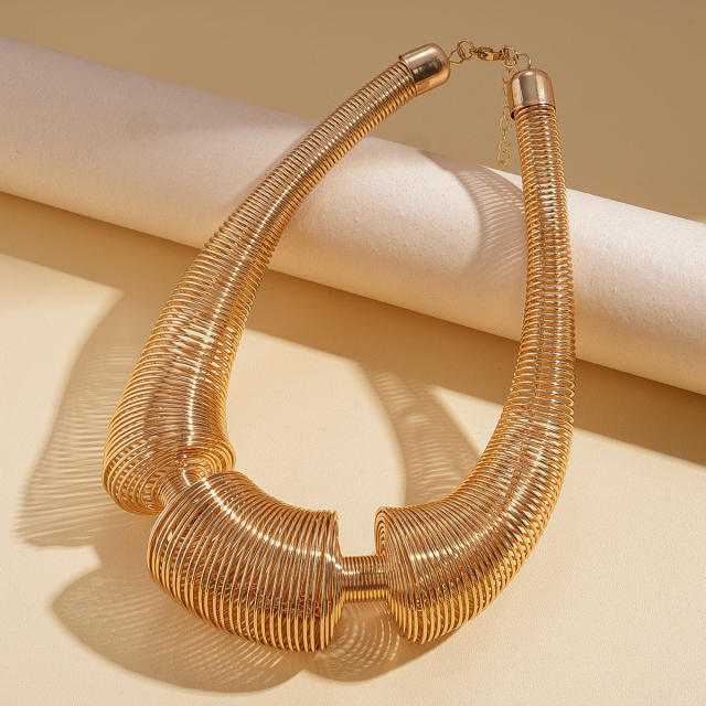 Geometric metal design chunky choker necklace