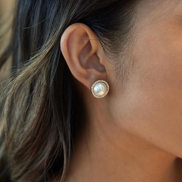 Chic stainless steel pearl studs earrings