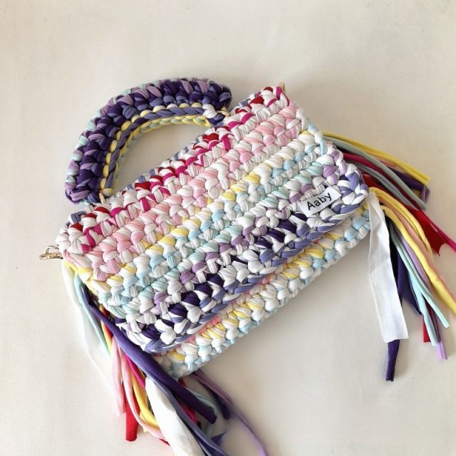 Handmade crochet bag tassel shoulder slung small square bag