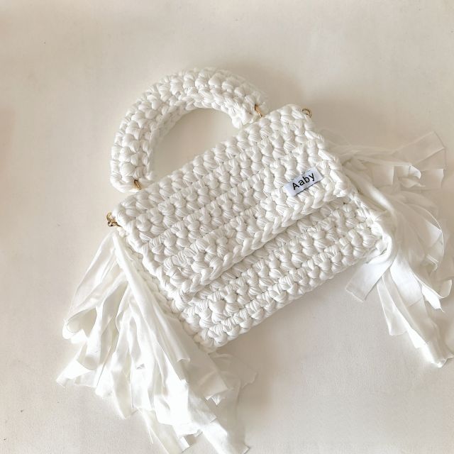 Handmade crochet bag tassel shoulder slung small square bag