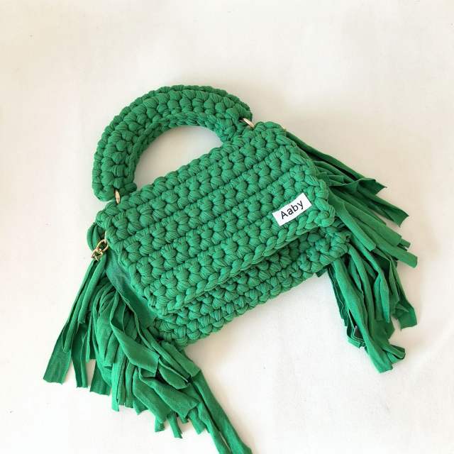 Handmade crochet bag tassel shoulder slung small square bag