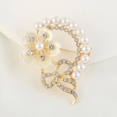Alloy Pearl Diamond Elegant Brooch with Floral Decoration