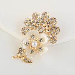 Alloy Pearl Diamond Elegant Brooch with Floral Decoration