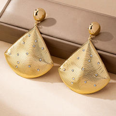 Chunky rhinestone inlaid big shell shape alloy earrings