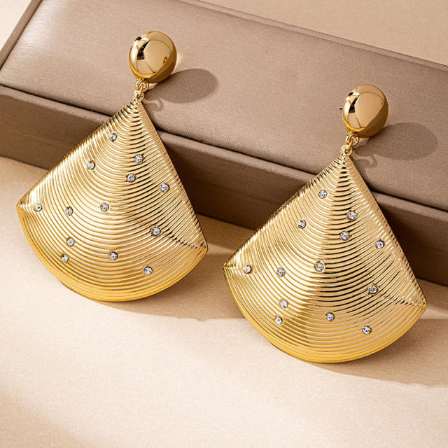 Chunky rhinestone inlaid big shell shape alloy earrings