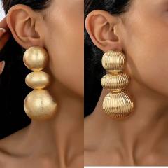 Vintage chunky frosted striped ball bead alloy earrings for women