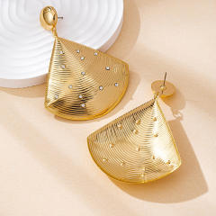 Chunky rhinestone inlaid big shell shape alloy earrings