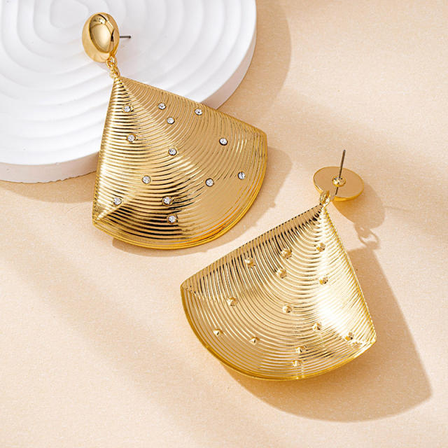 Chunky rhinestone inlaid big shell shape alloy earrings