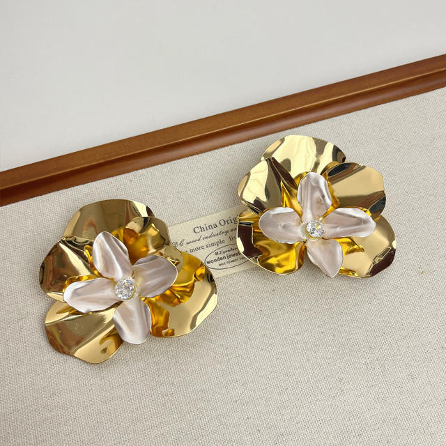 Exaggerated metal Flower Earrings Three-dimensional Ear Studs